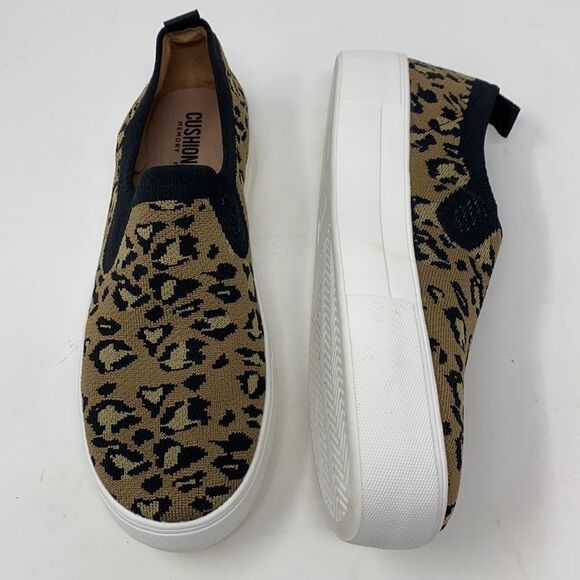 CUSHIONAIRE RORY Memory Foam Slip-On Platform - Picture 5 of 9